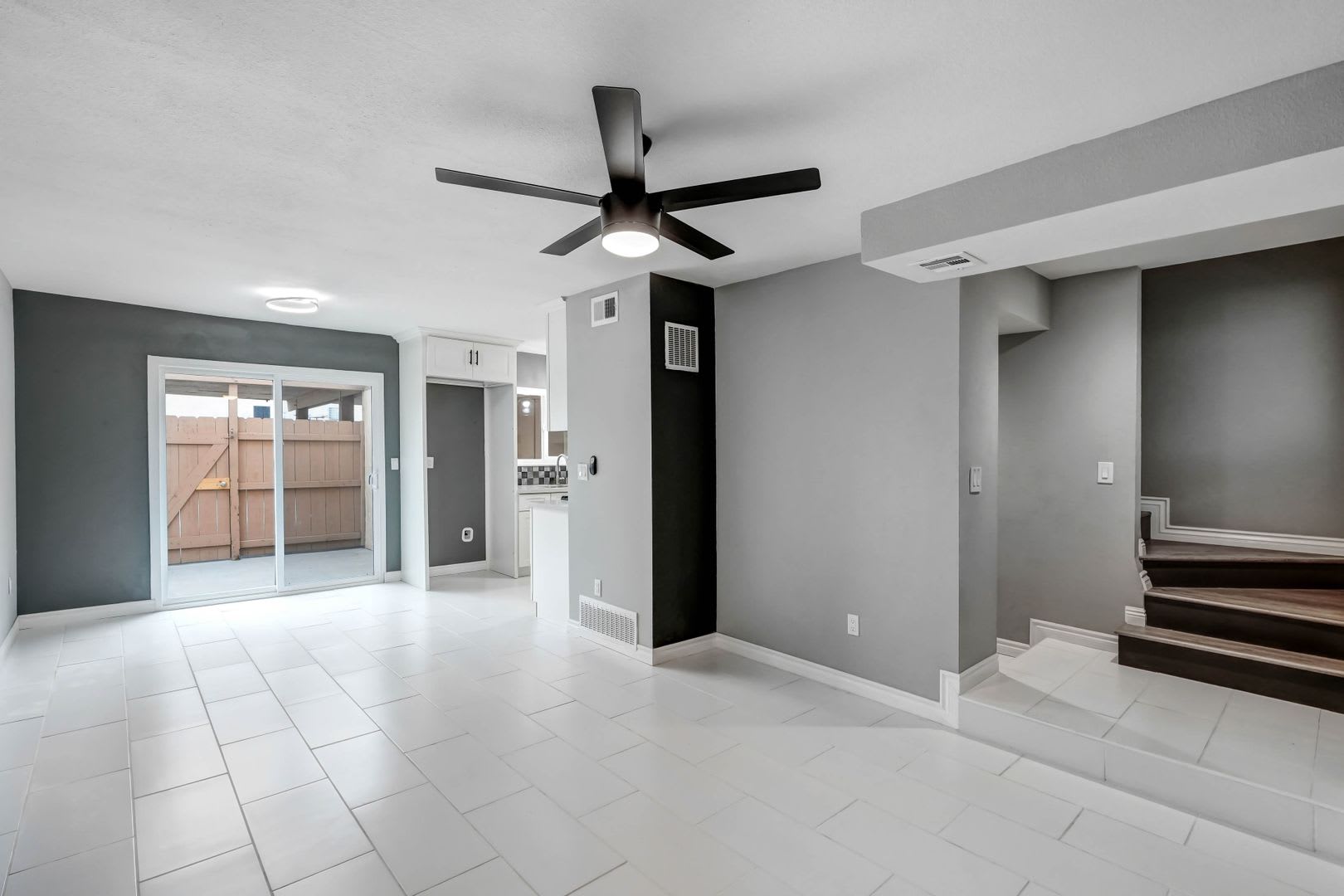 Available Now Turn Key And Move In Ready 2 Bedroom 1 5 Bath Two Story Corner Lot Townhouse – photo 3