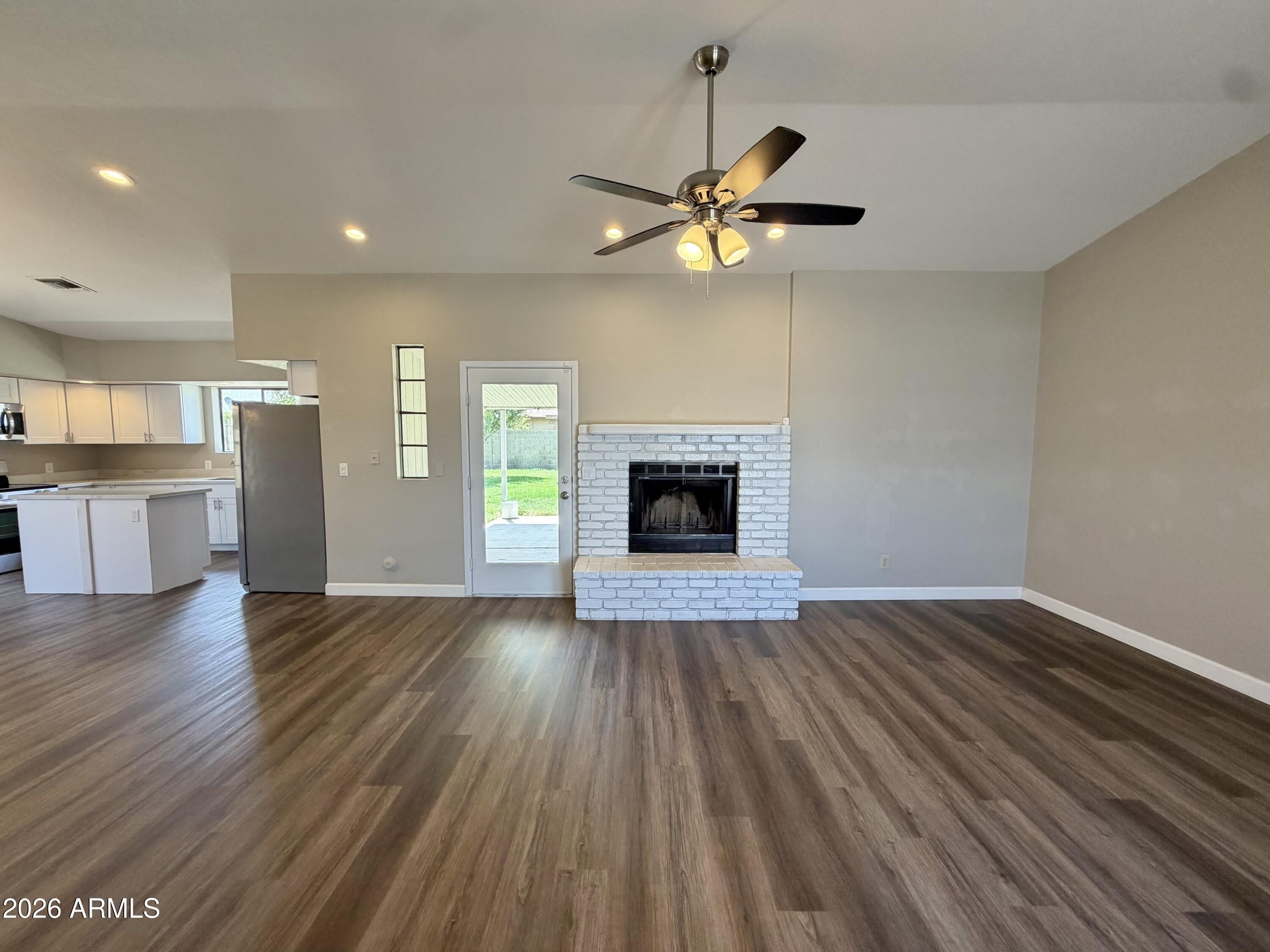 5201 W MERCER Lane – photo 2
