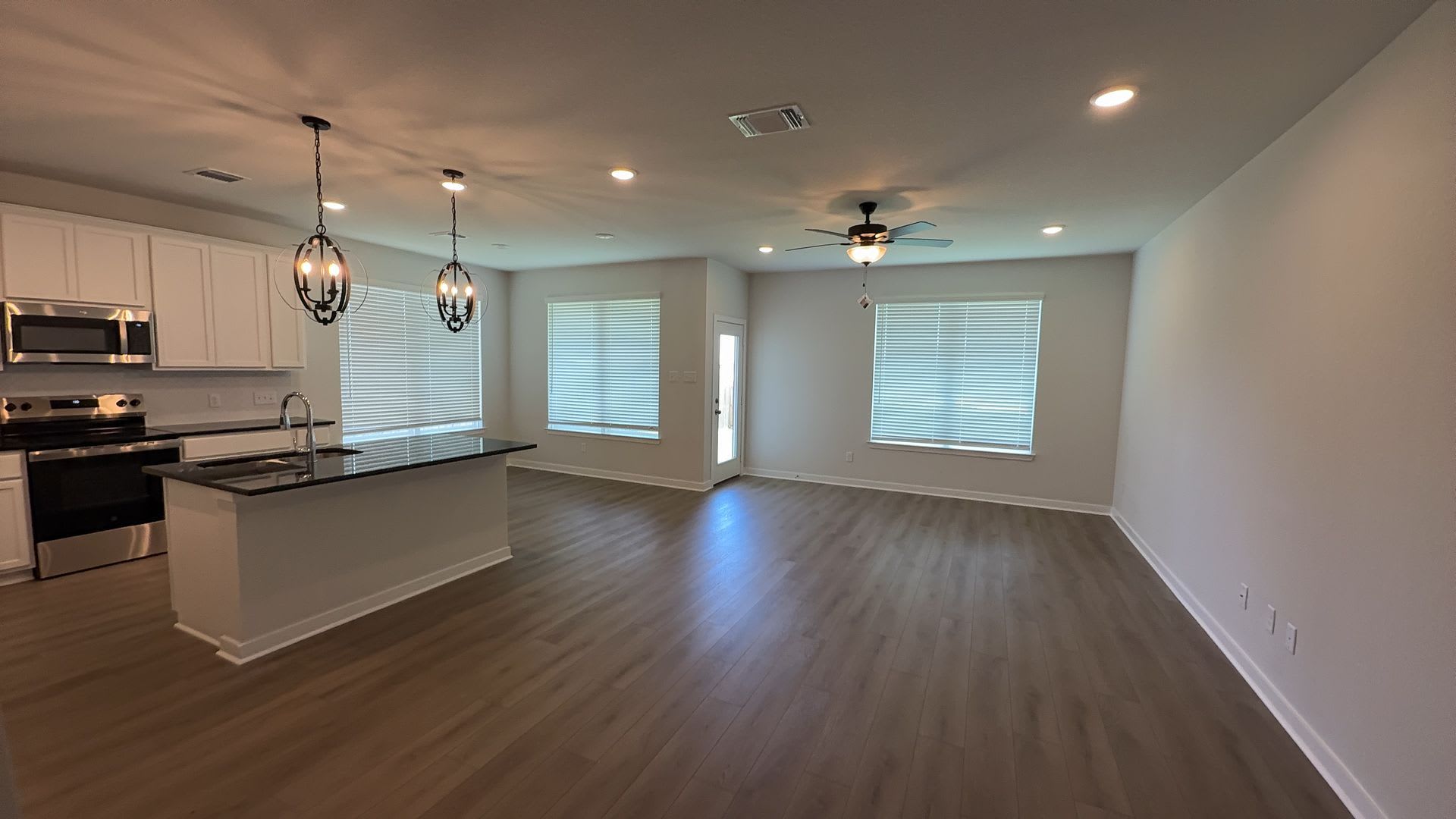 BRAND NEW 4-bedroom home! Close to the Lake! HALF OFF FIRST MONTHS RENT! – photo 4