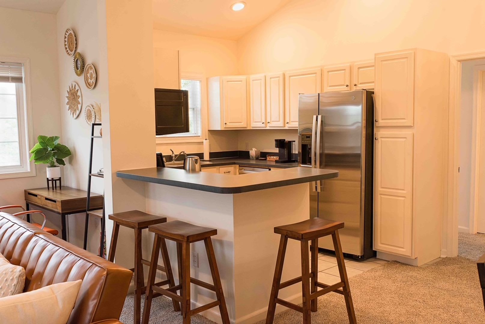 2nd floor condo in Villas at Bay Crossing with one car garage and community pool! – photo 2