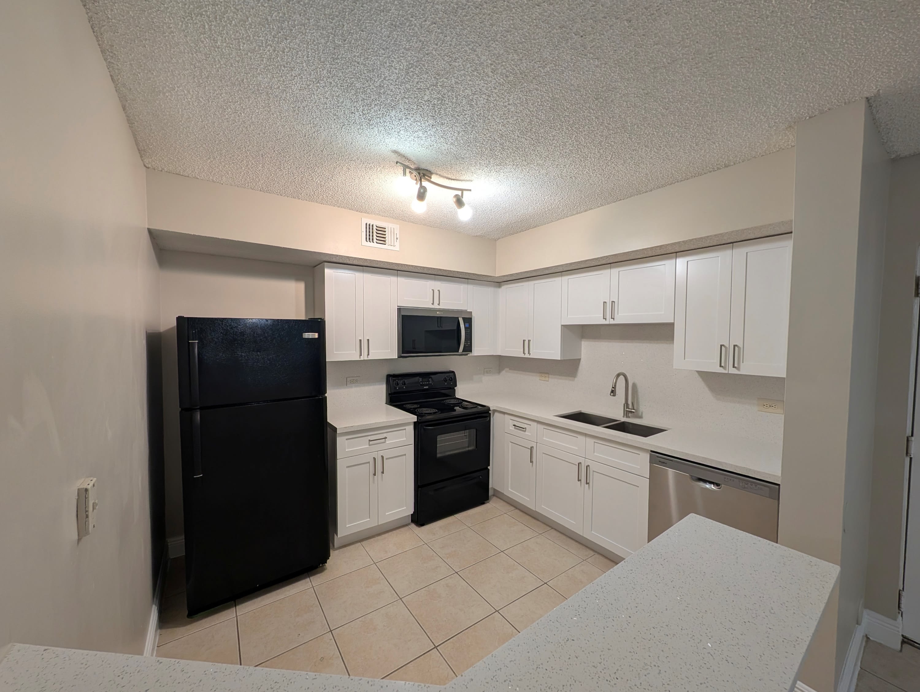 3690 N 56th Ave apartment 903 – photo 1