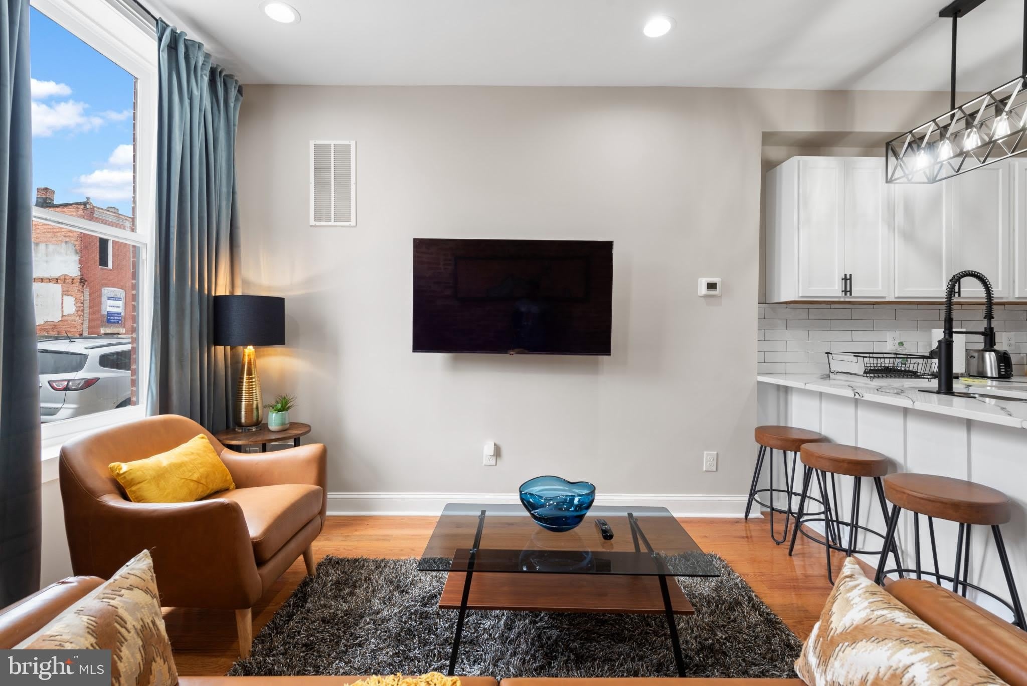 2235 E CHASE Street – photo 5
