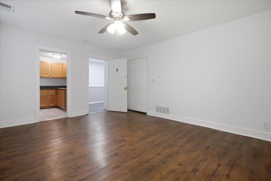 3727 N Pine Grove Ave – photo 3