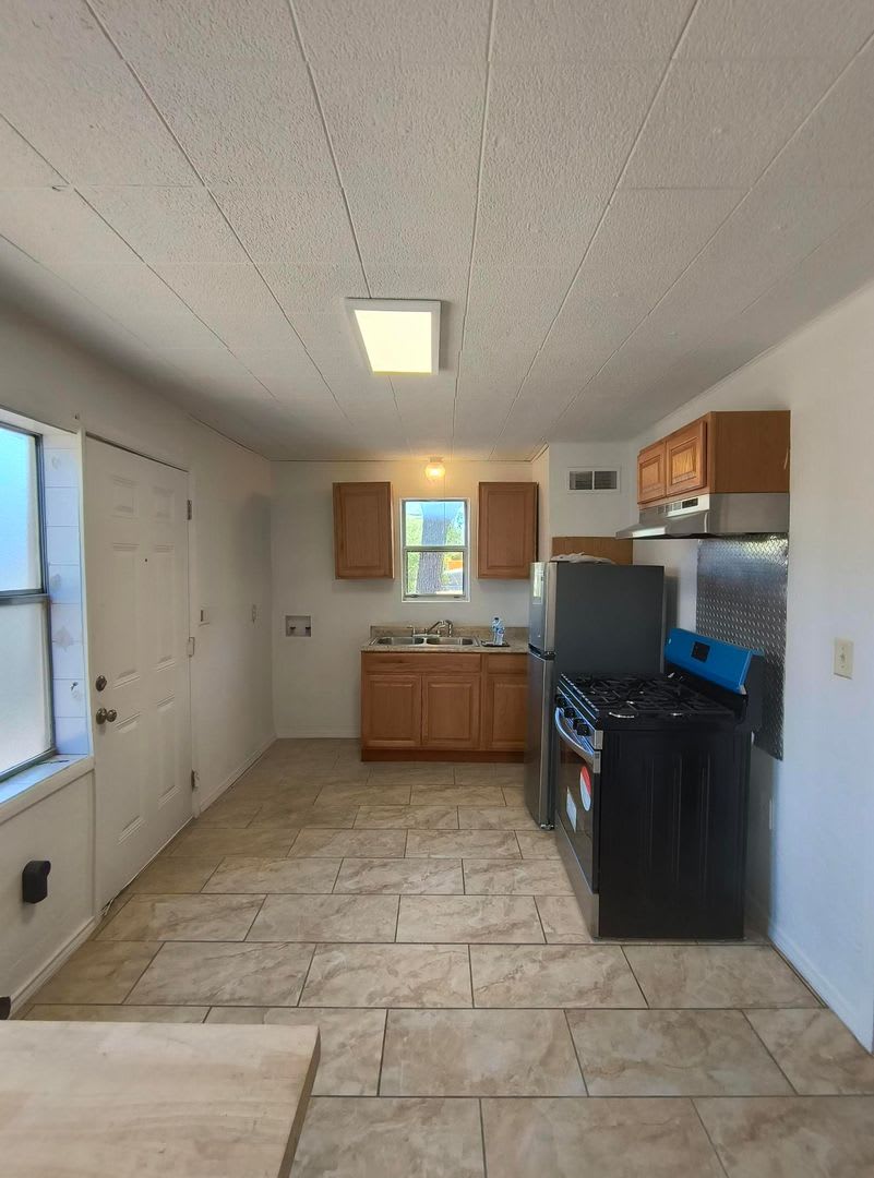 Cozy 2-Bedroom Home with Fenced Backyard. COMING SOON! – photo 3