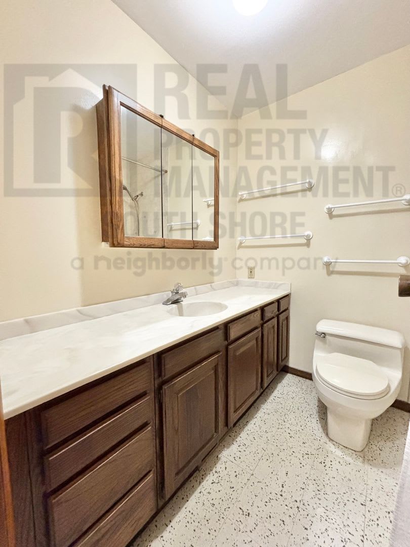 Sprawling 3Bed/2Bath Ranch in the Heart of Valpo – photo 3
