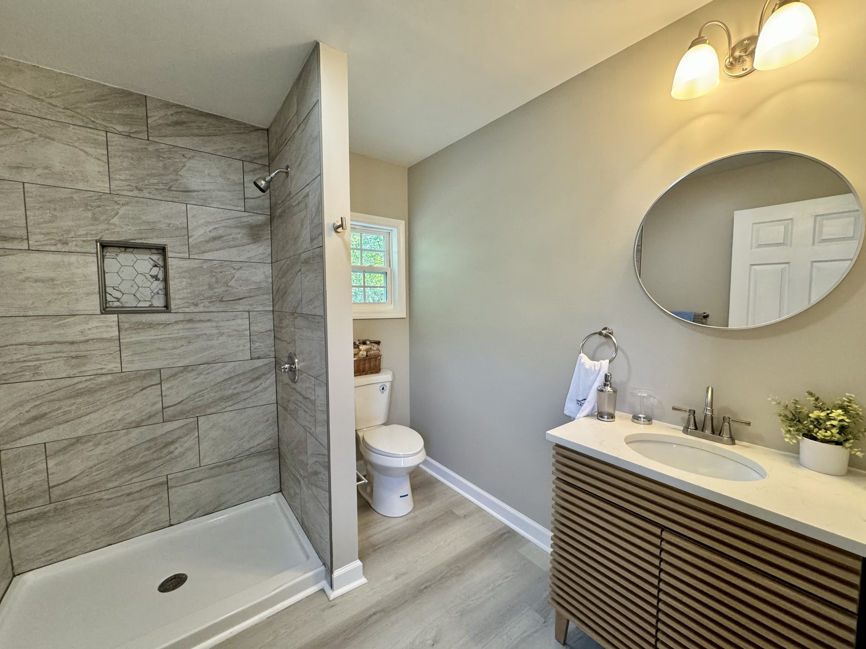 2401 Phoenix Drive – photo 4