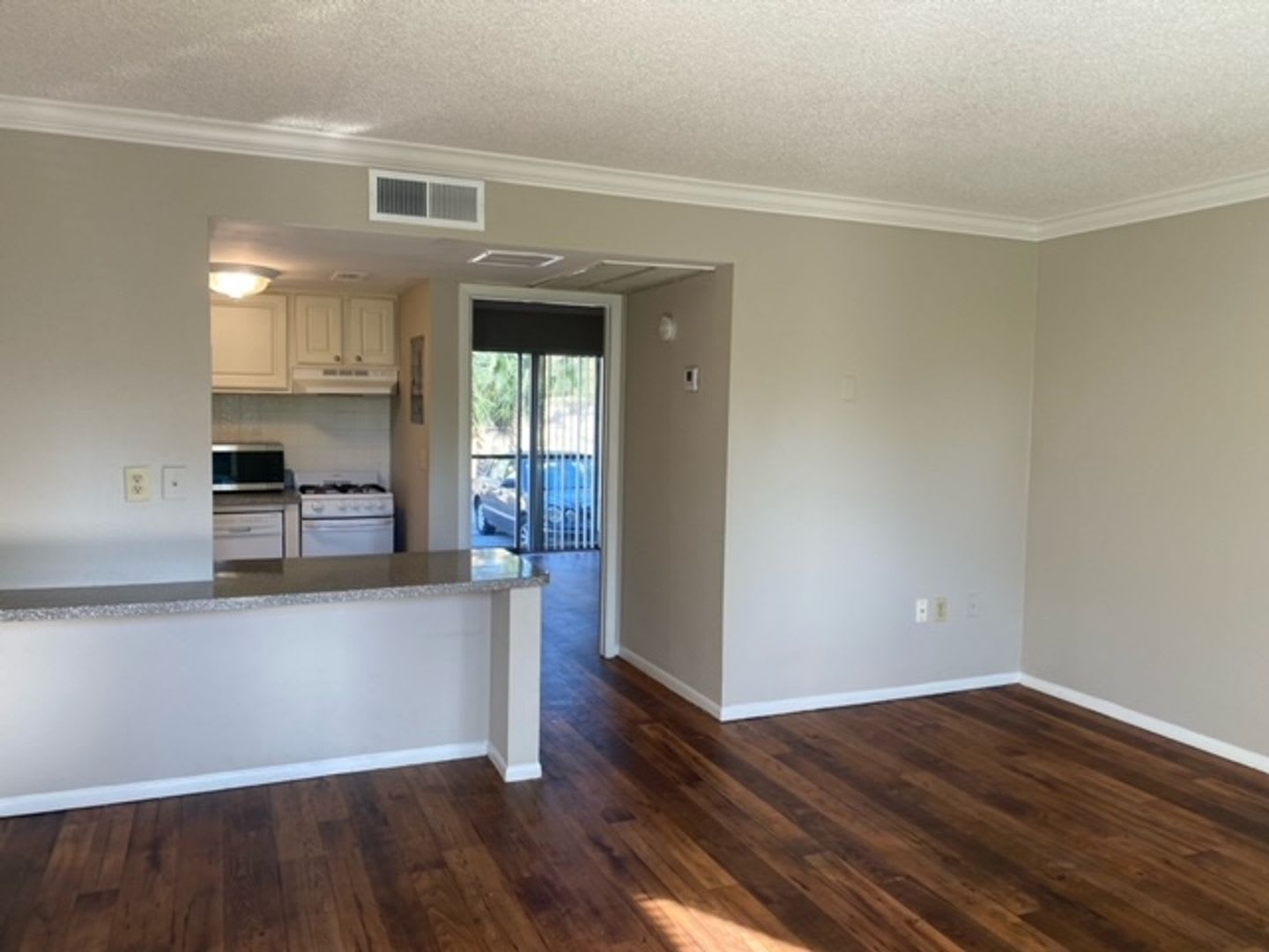 Move-In Ready Studio – Affordable & Convenient! – photo 3