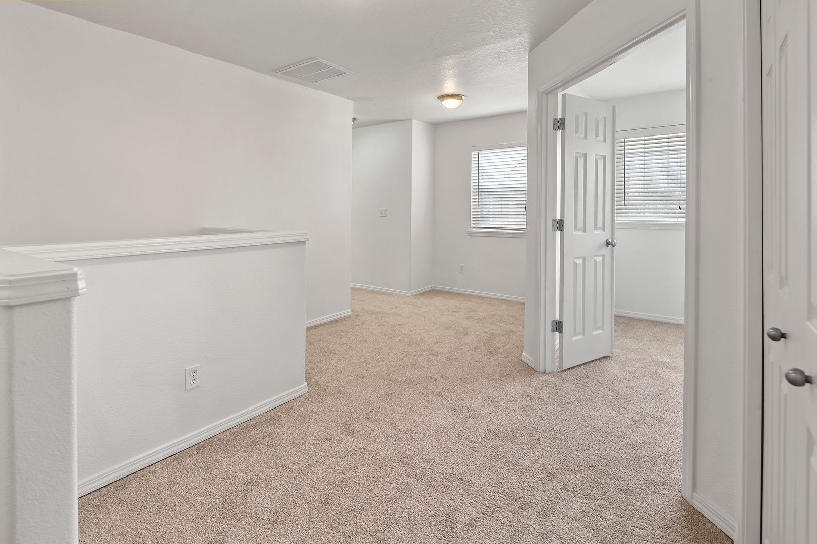 Elmonica Corner Townhome 3 Bed 2 5 Bath Townhome 2 Car Garage A C W D Included Fenced Front Yard Pets Welcome – photo 5