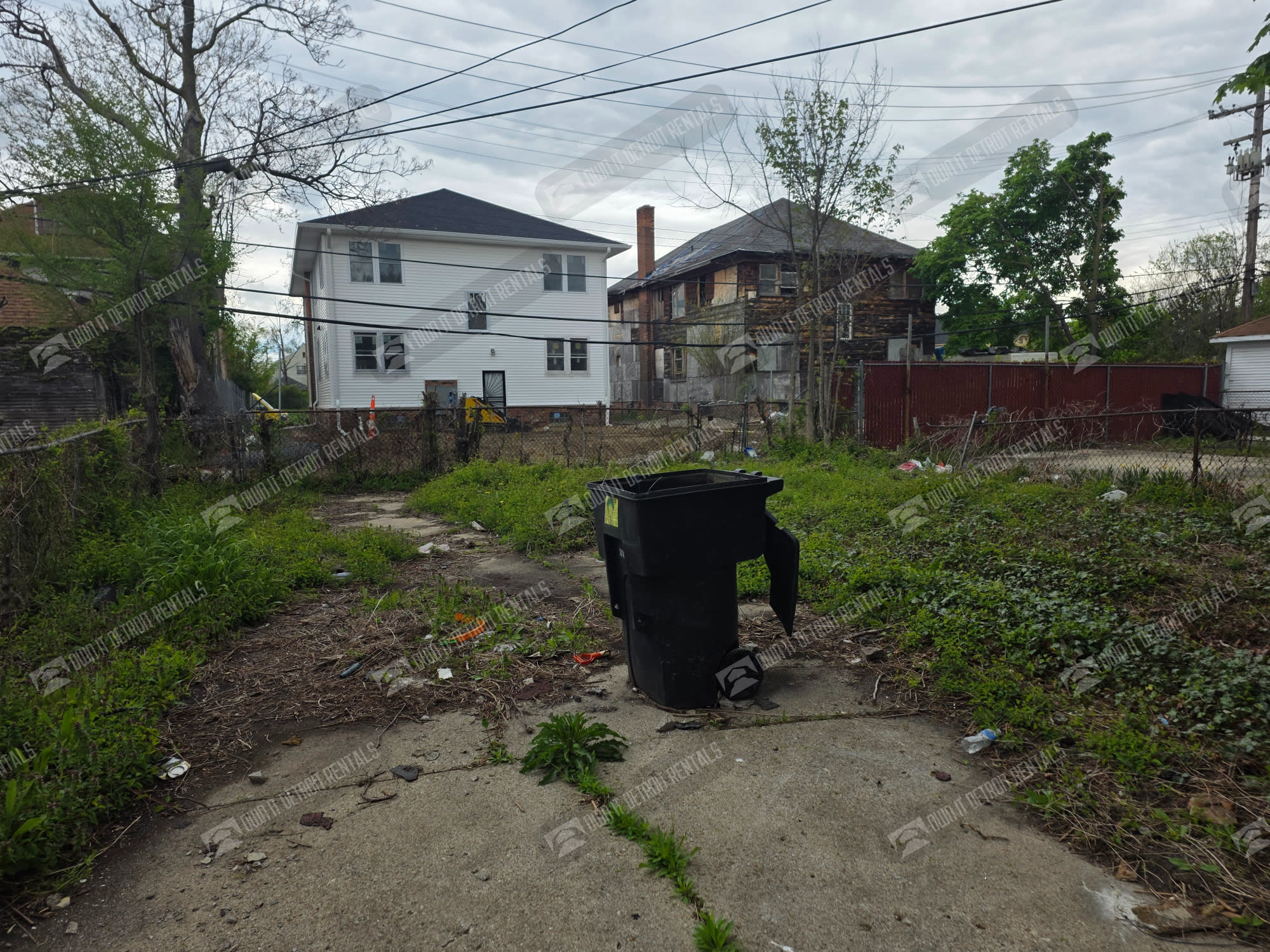 2498 Glendale St – photo 3