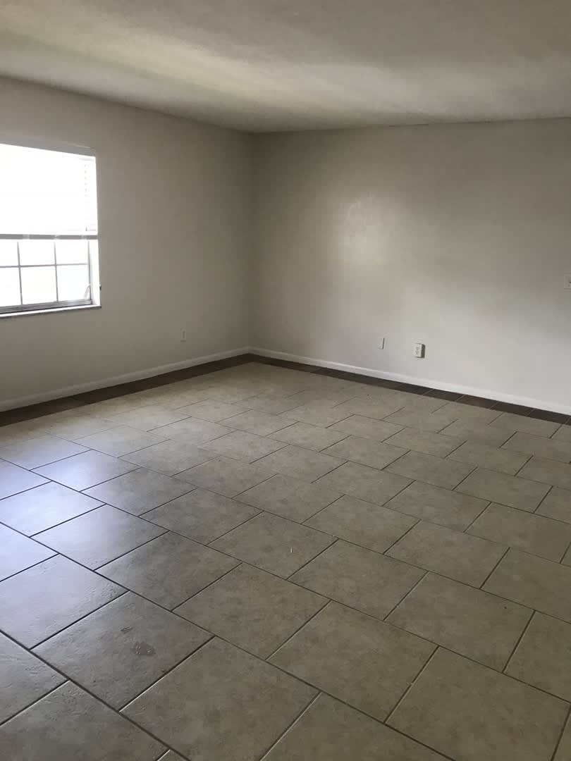 1667 W Oak Ridge Road – photo 2