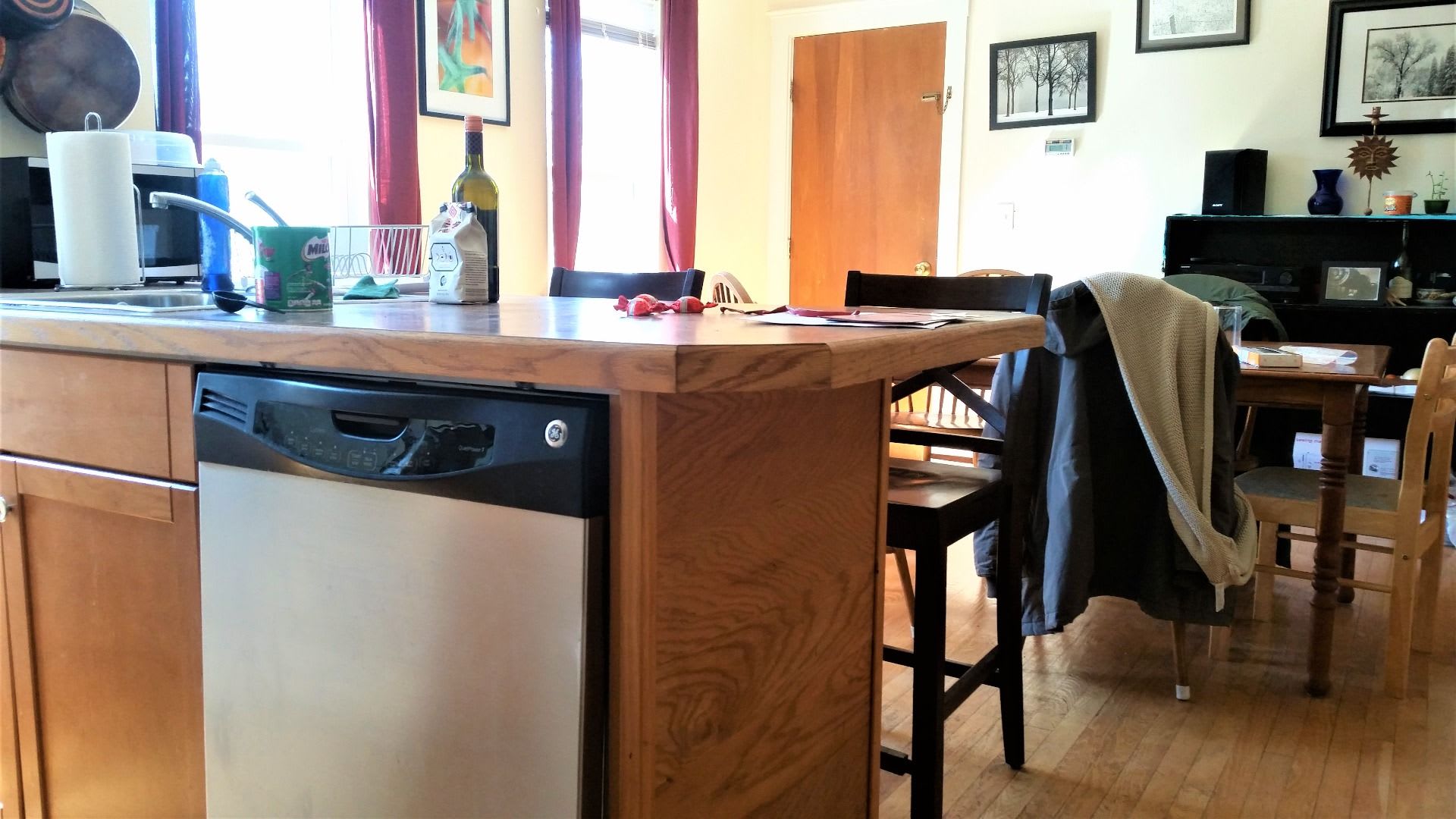 Nicely renovated 4 bed next to Porter Square and the Commuter Rail in Somerville! – photo 3