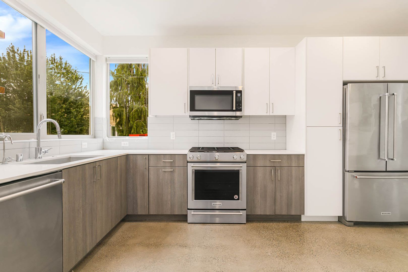 3 Bedroom Modern Industrial Townhome with City Views & Rooftop Oasis! MOVE IN READY! – photo 5