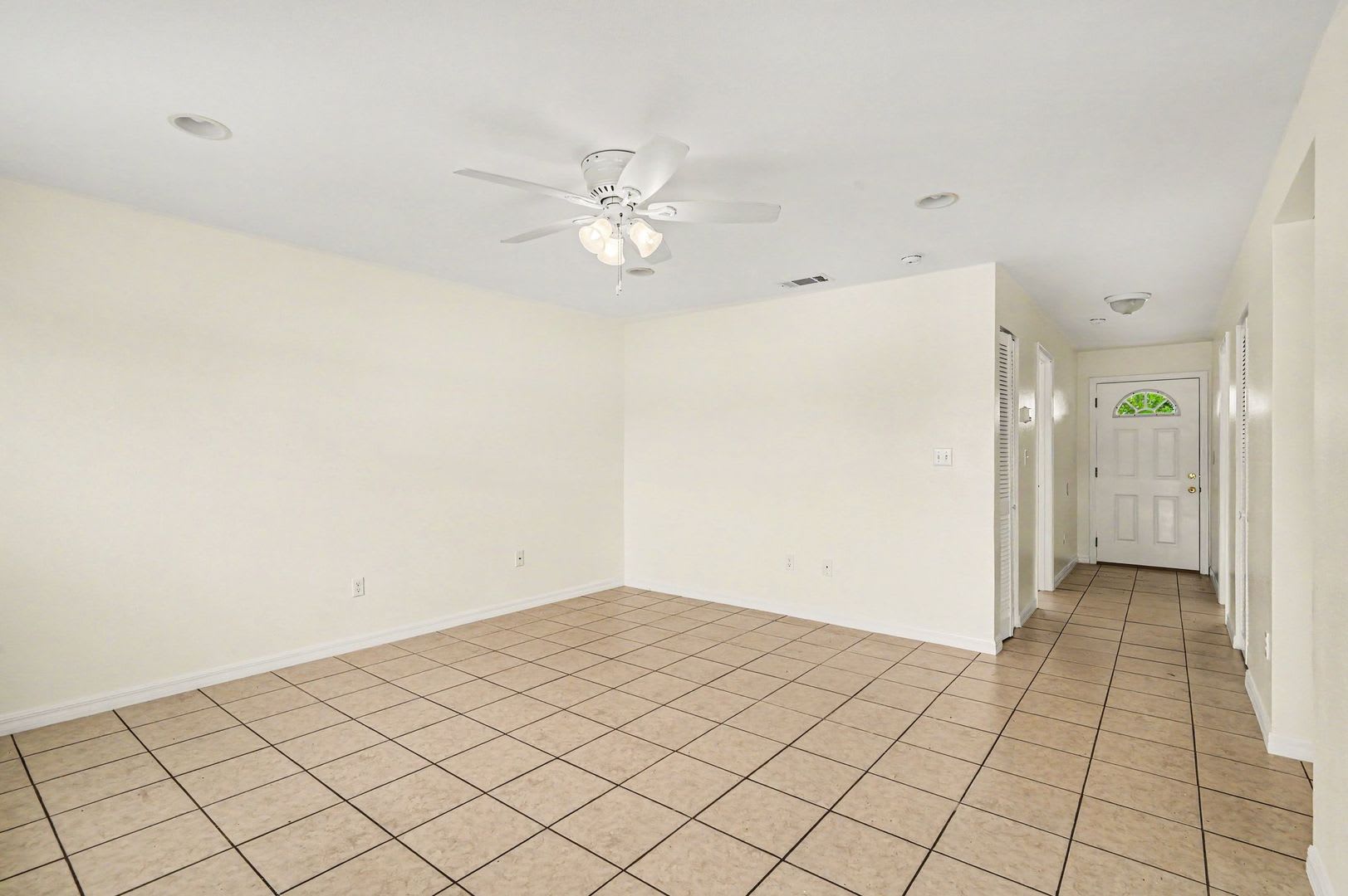 255 West Towne Pl – photo 2