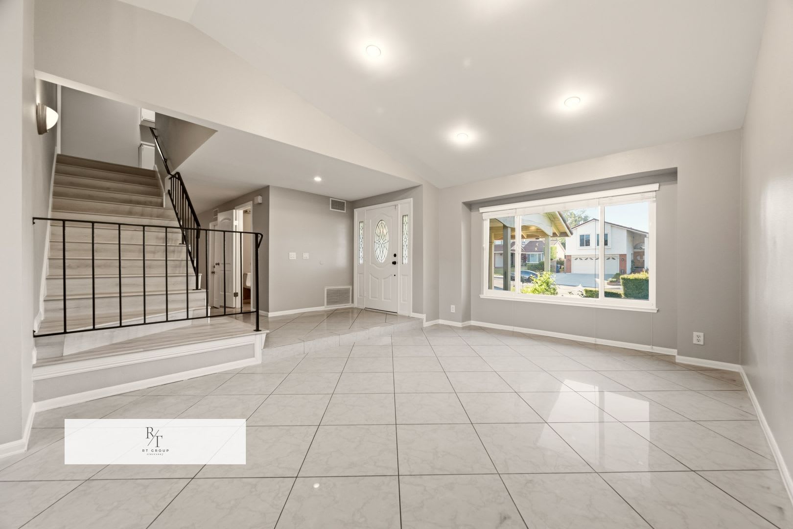 Beautiful Remodeled 4-Bedroom Home in a Golf Course Community! – photo 5