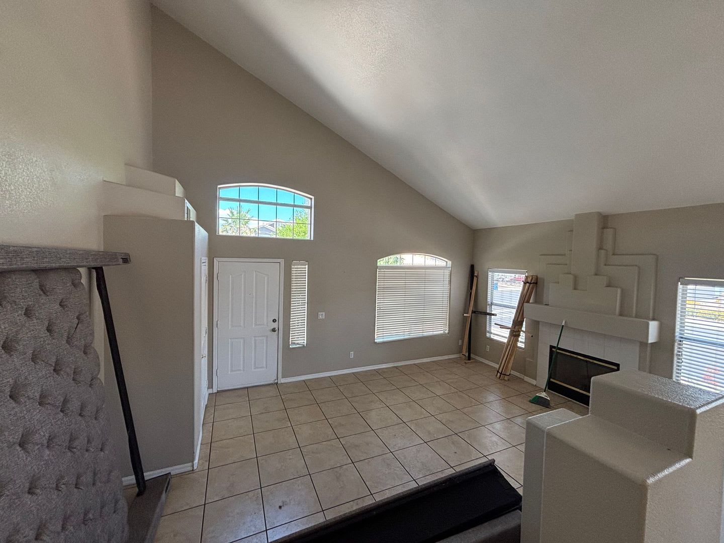 Beautiful 3-Bedroom, 2.5-Bath Home with Spacious Loft & Private Spa Backyard – photo 4