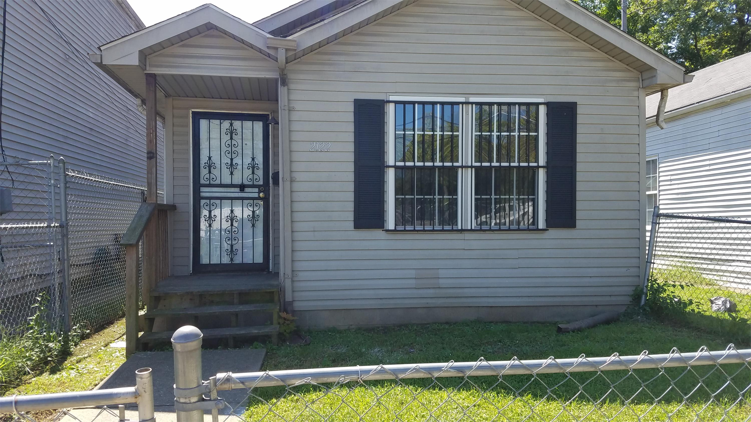 2122 Standard Avenue – photo 1