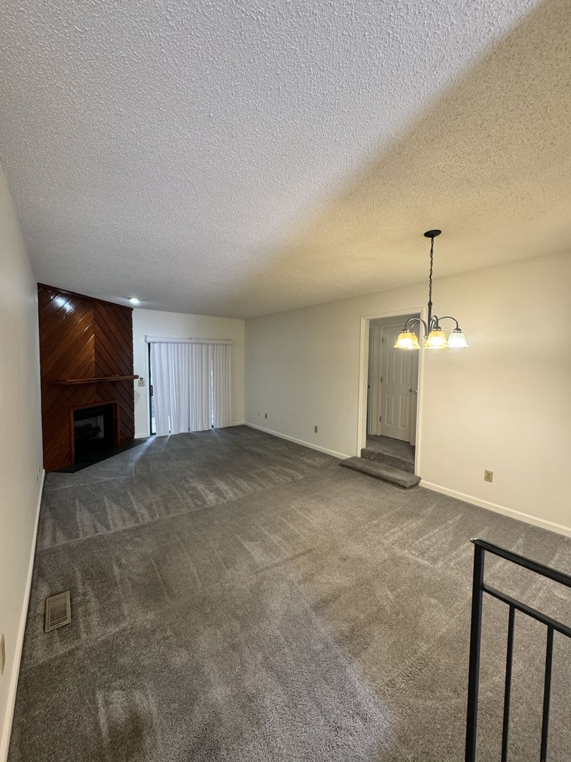 ****** HALF OFF FIRST FULL MONTH OF RENT!! ****** – photo 2