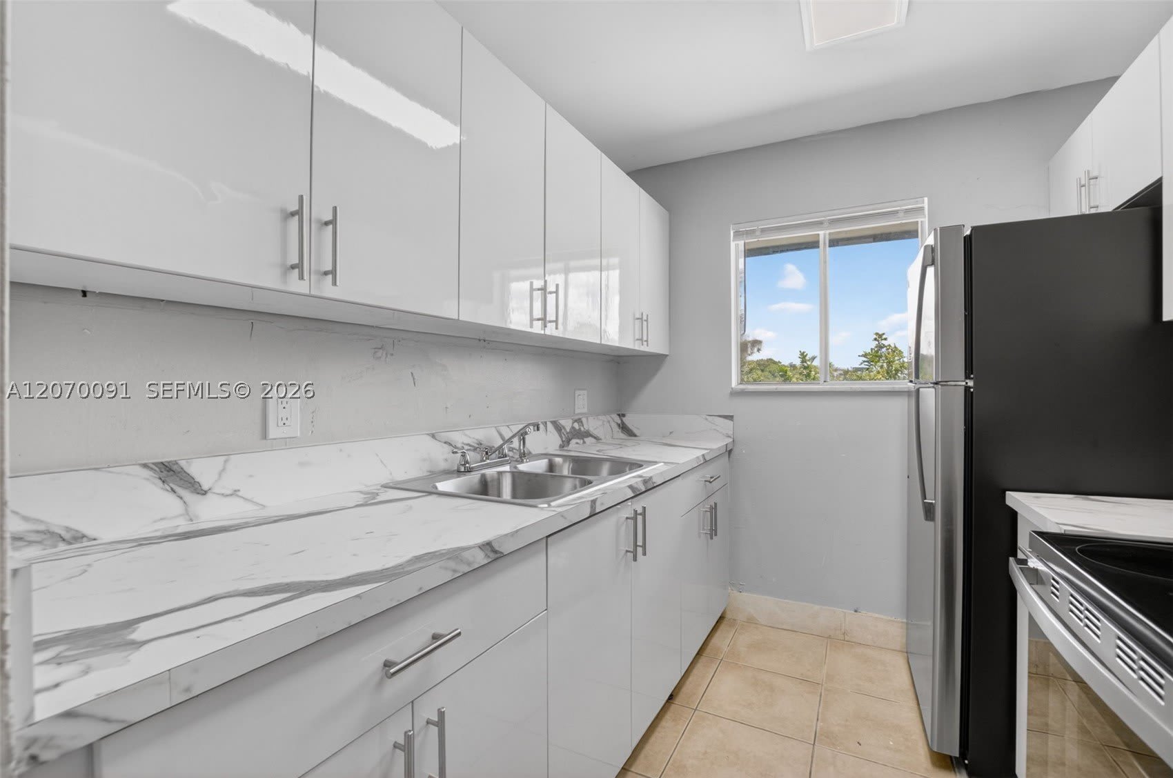2201 Catherine Dr – photo 4