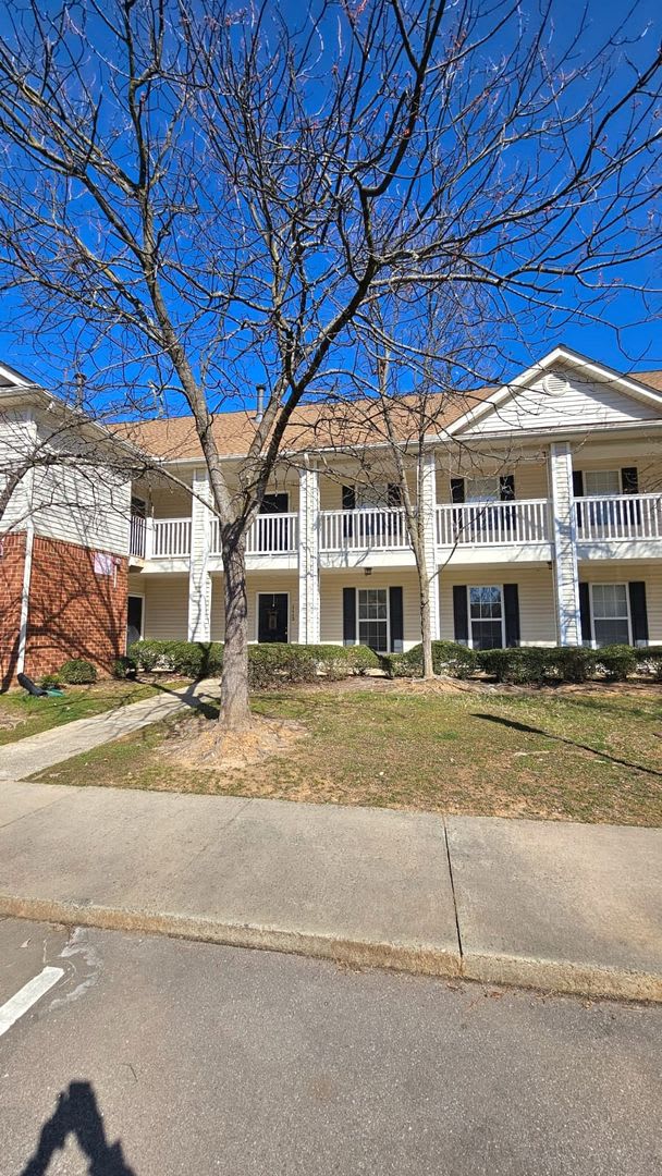 Room in 2 Bedroom Home at Chenille Dr – photo 5