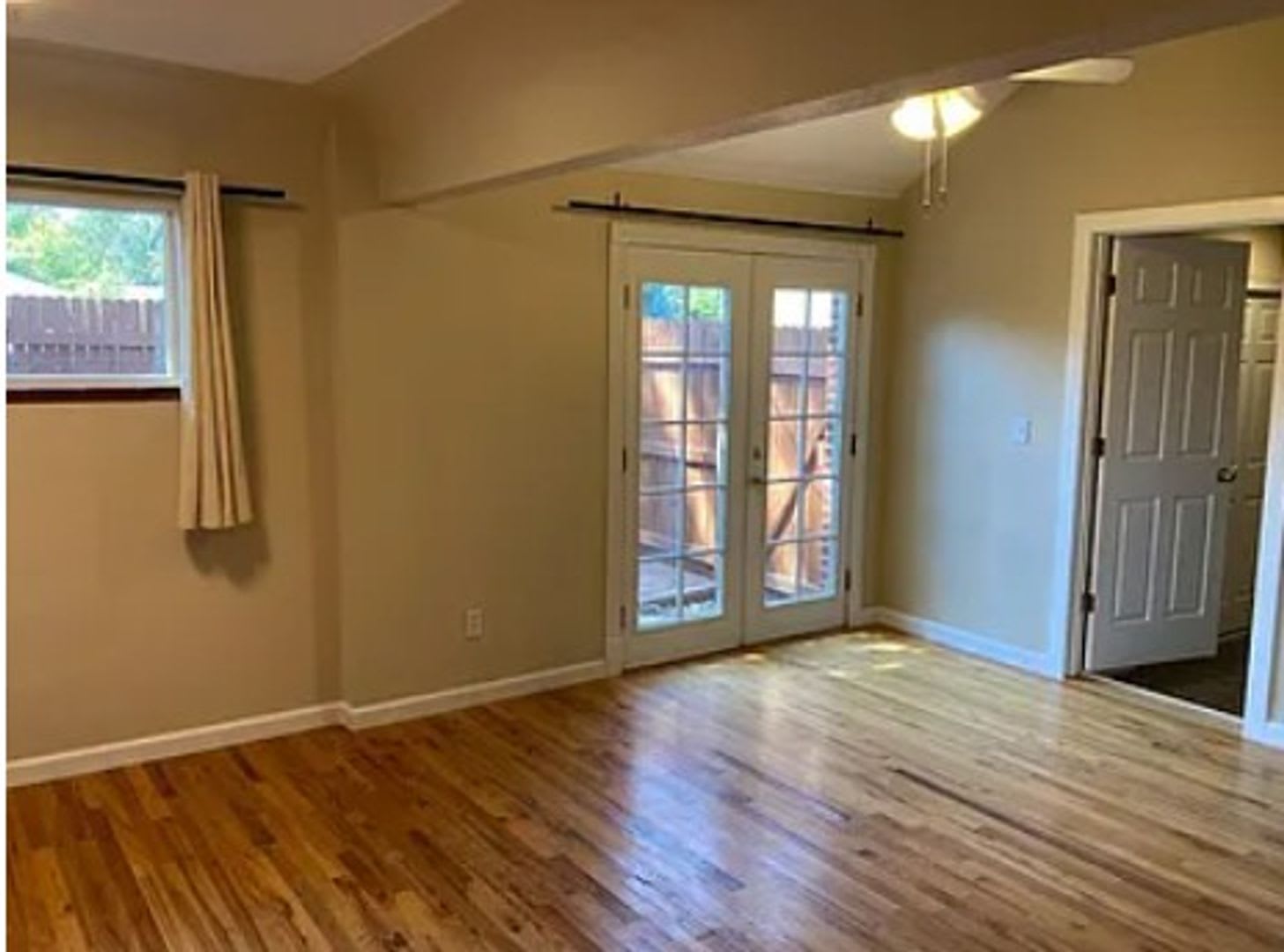 1409 N Jasmine St. 2 bd 1 ba 705 sq ft $1895 – photo 4