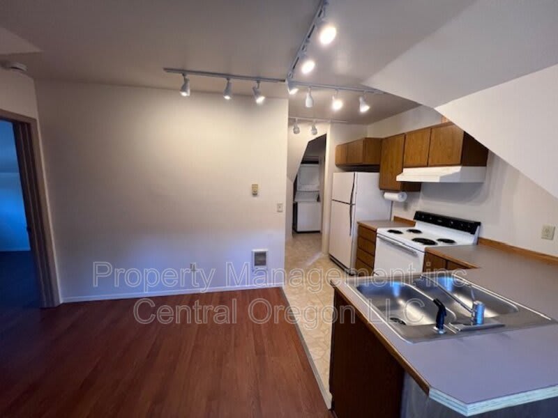 354 NE Penn Ave – photo 5