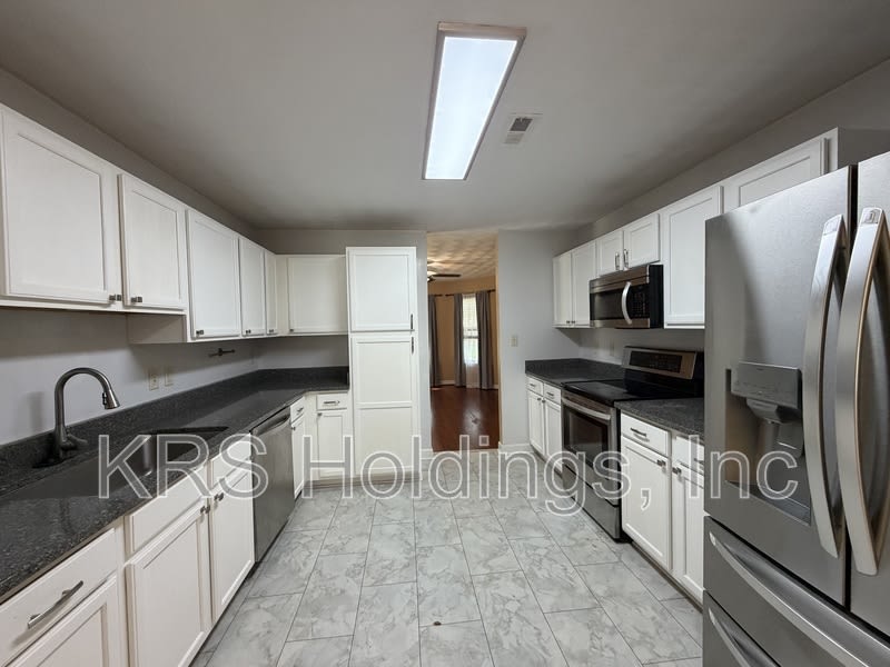 1129 Hampton Ave – photo 5