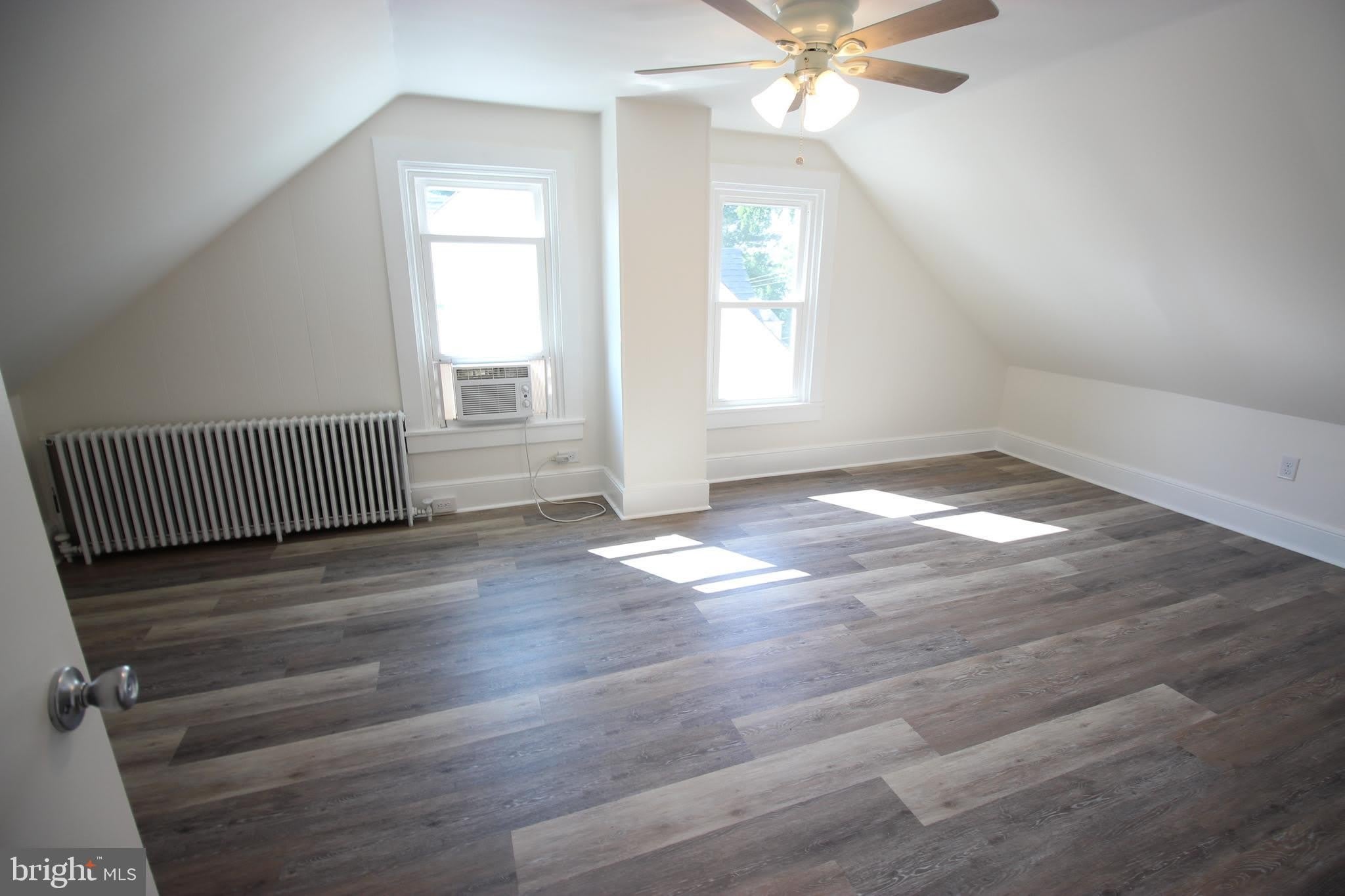 201 E DELAWARE Avenue – photo 5