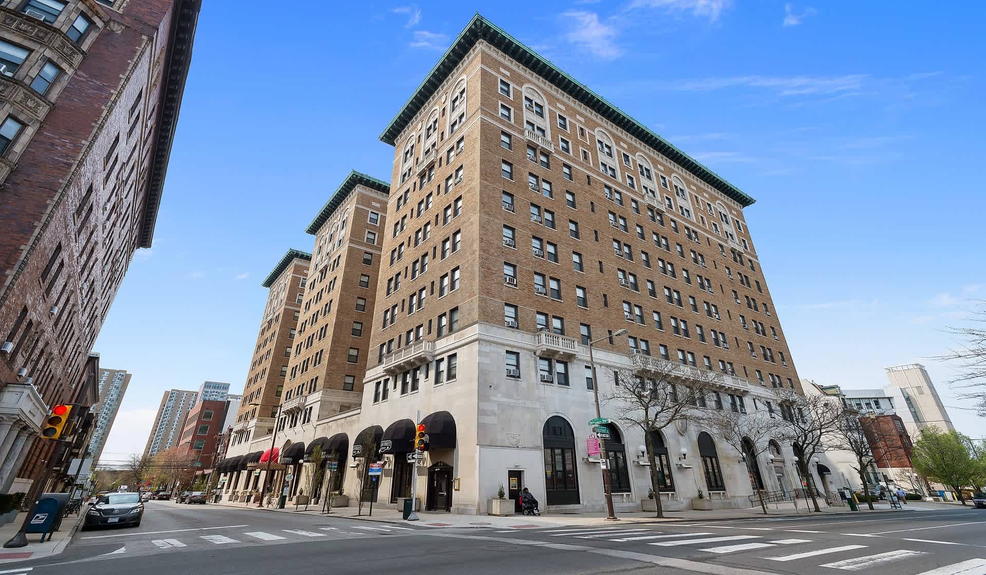 Chestnut Hall Apartments – photo 1