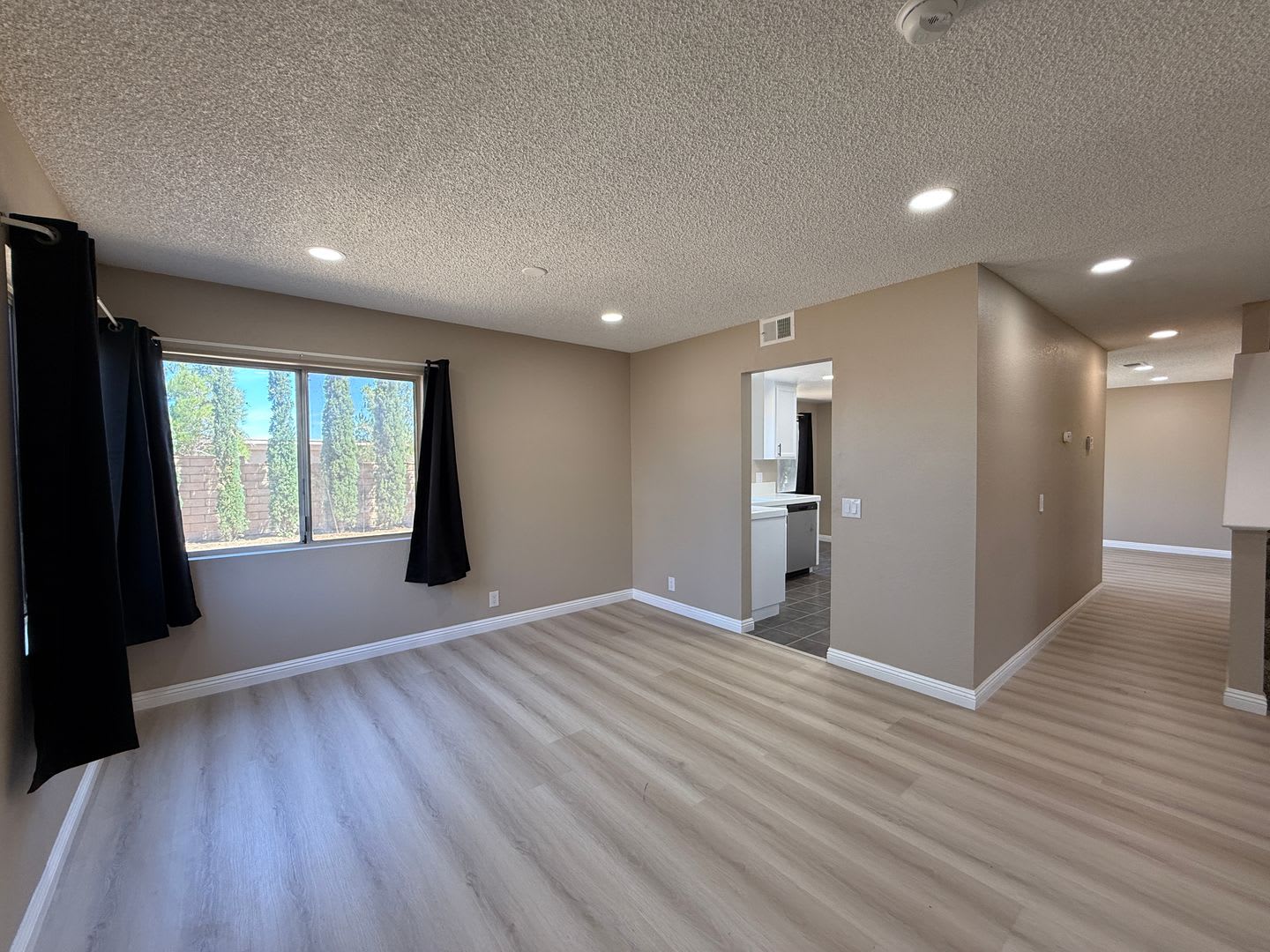 West Palmdale 4 Bedroom 3 Bathroom – photo 4