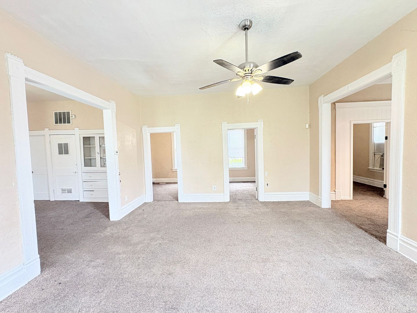 837 Avondale – photo 2