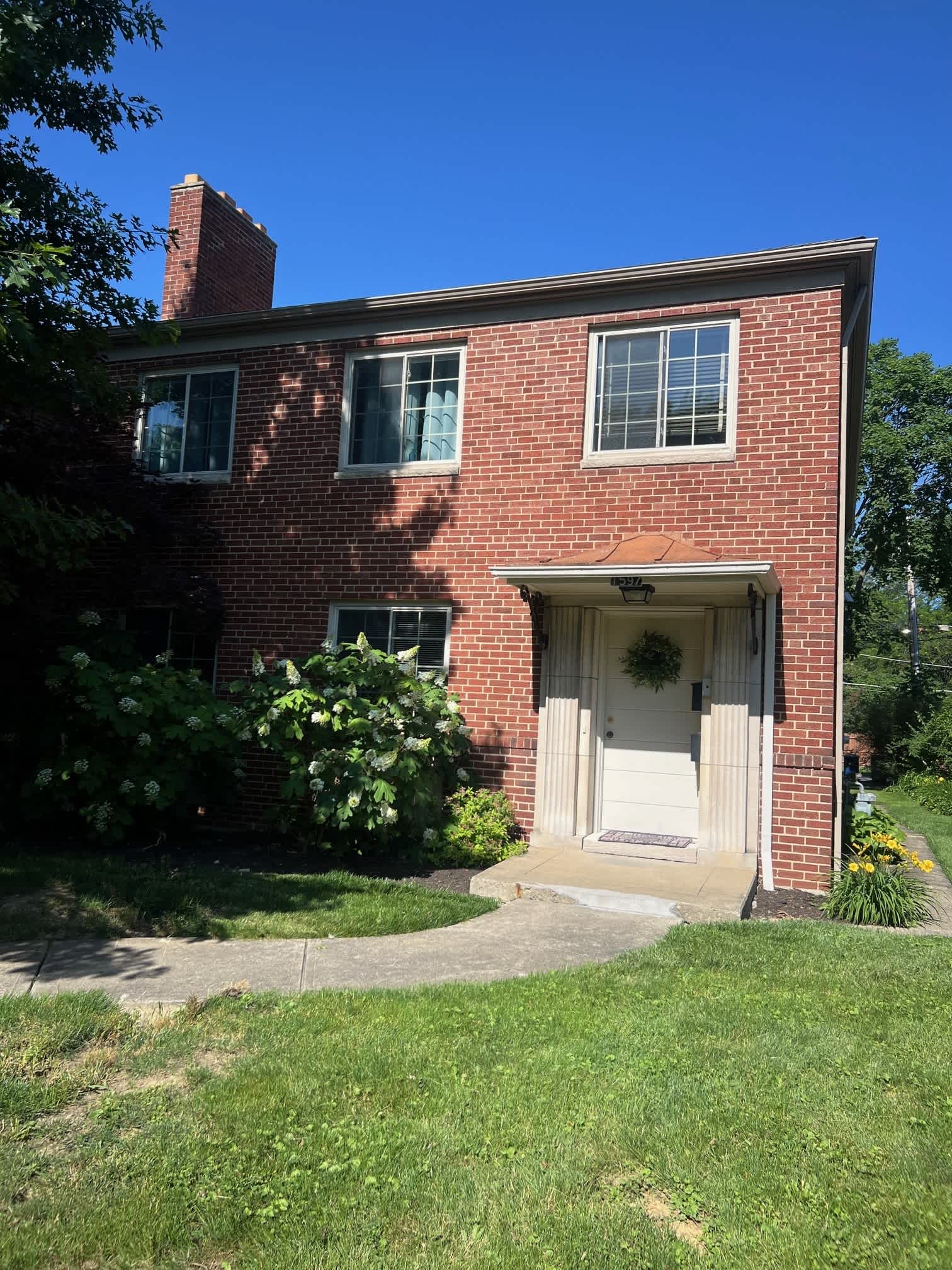 1597 Grandview Ave – photo 1