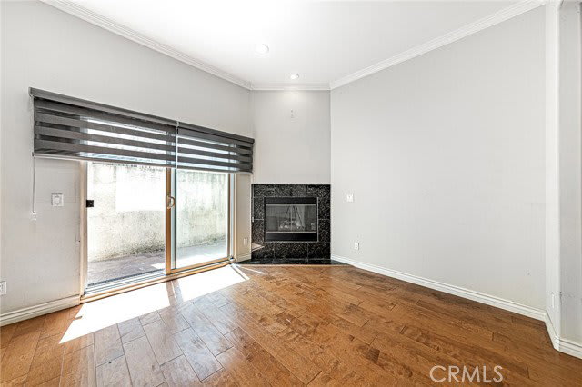 2345 Montrose Avenue – photo 5