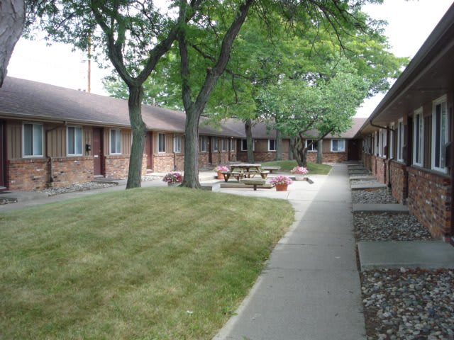 1955 S Reynolds Rd – photo 2