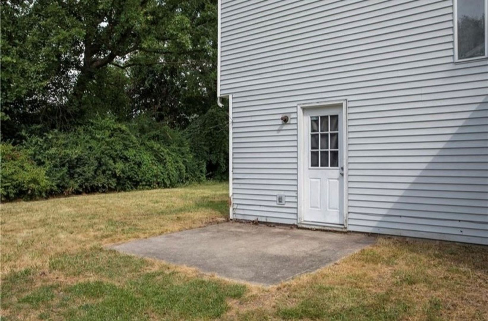 Beautiful 3 bed 2.5 bath townhome in Lawrence Township – photo 3