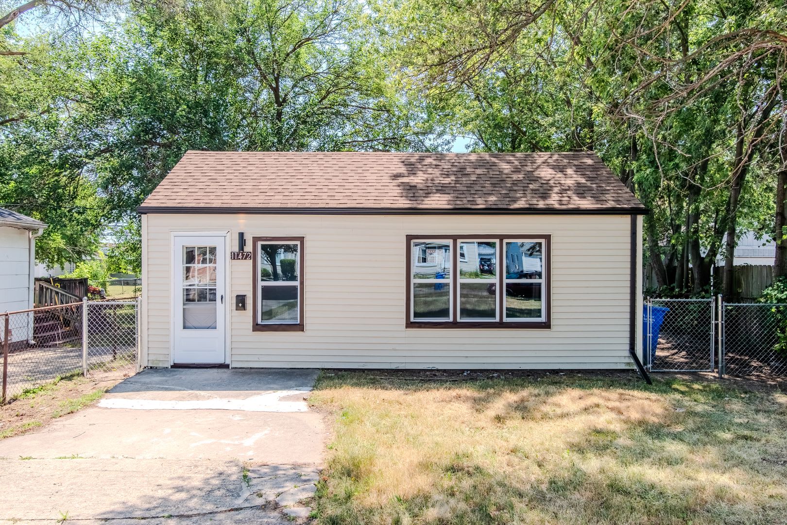 Newly Renovated Warren Gem 3 Bed/1 Bath Ranch – Move In Ready & Available Now! – photo 1