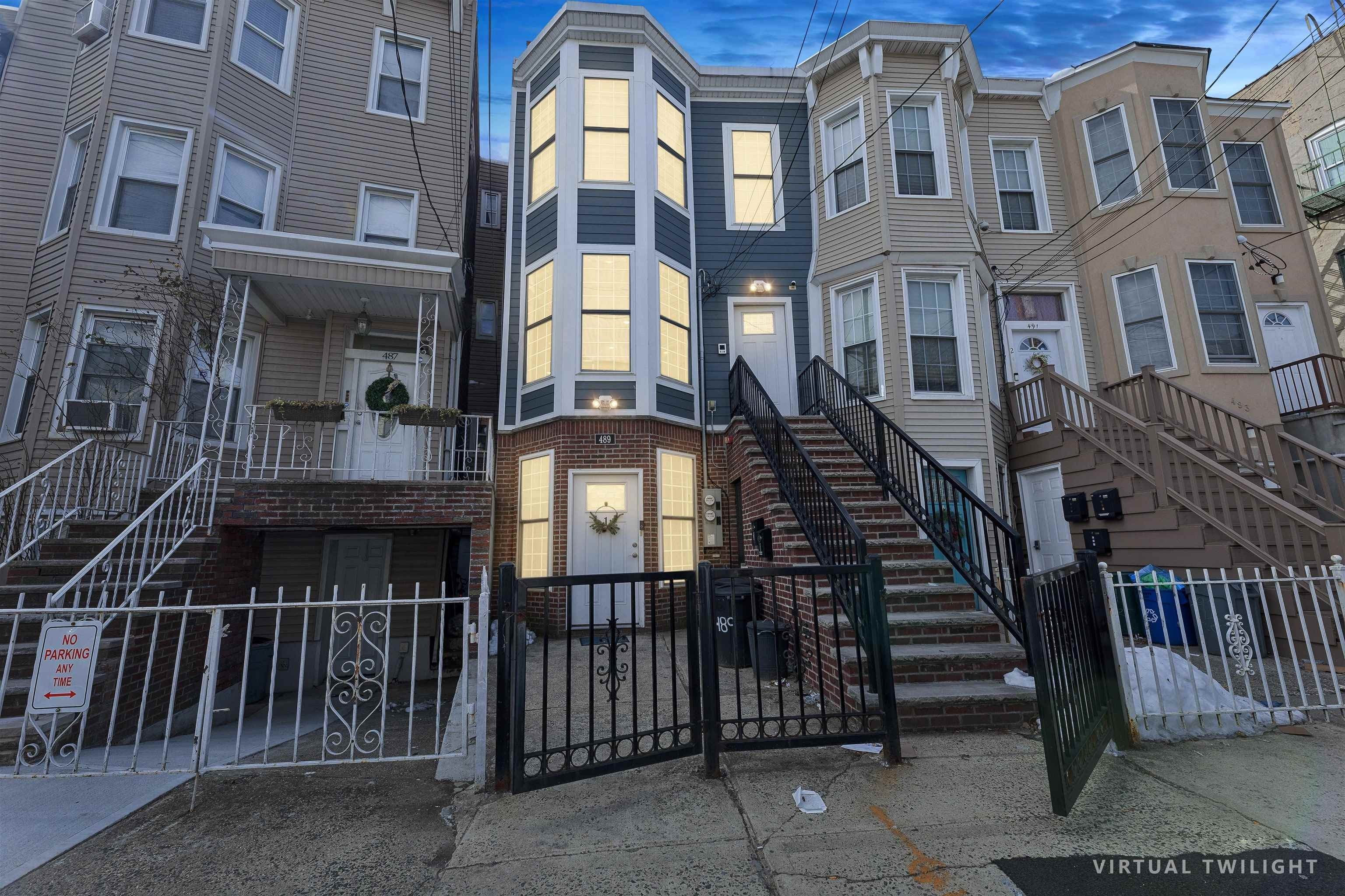 489 MERCER ST – photo 1