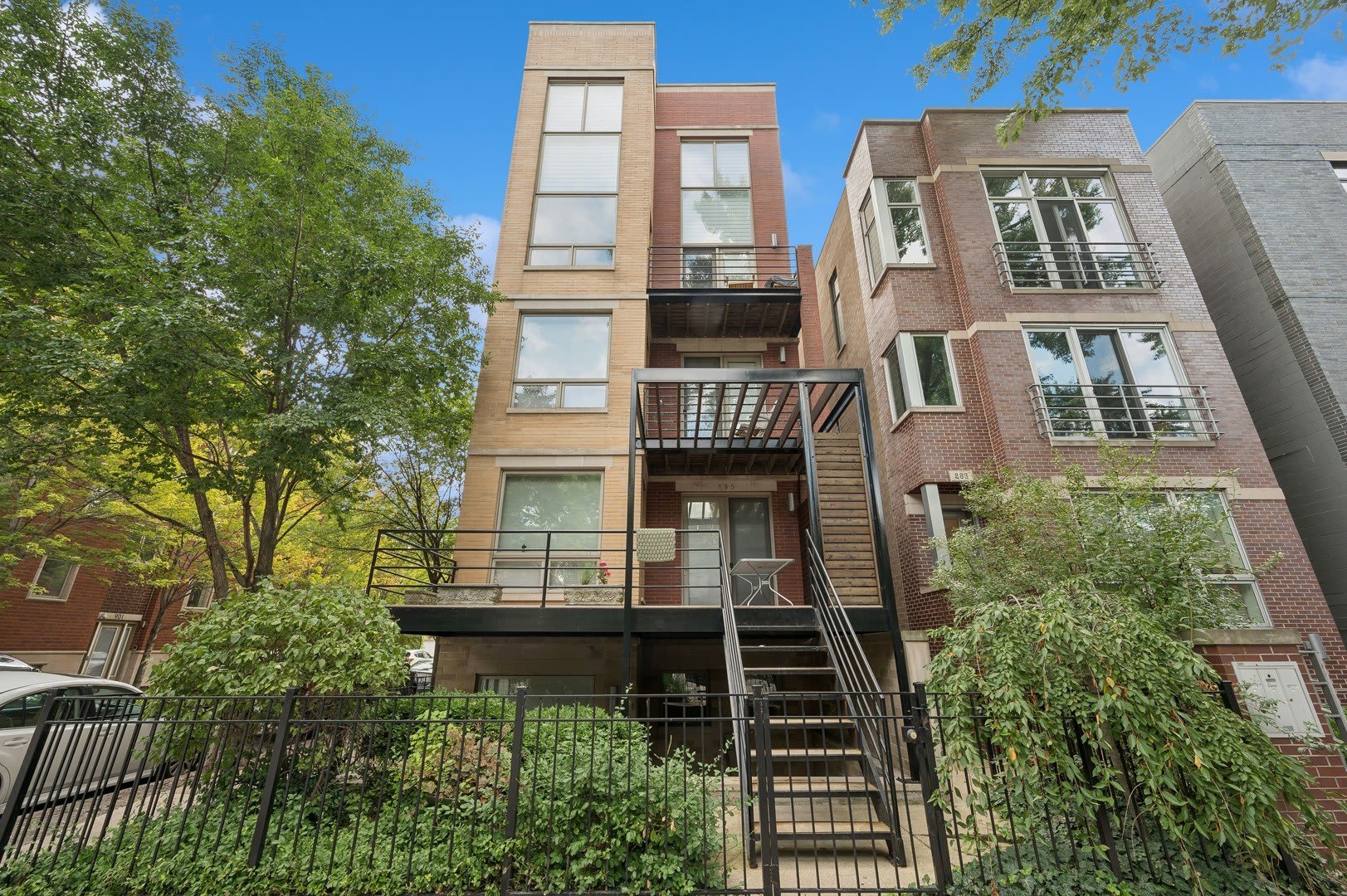 885 N Hermitage Avenue – photo 1