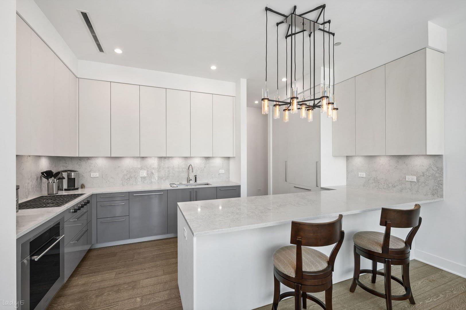 403 N Wabash Avenue – photo 4