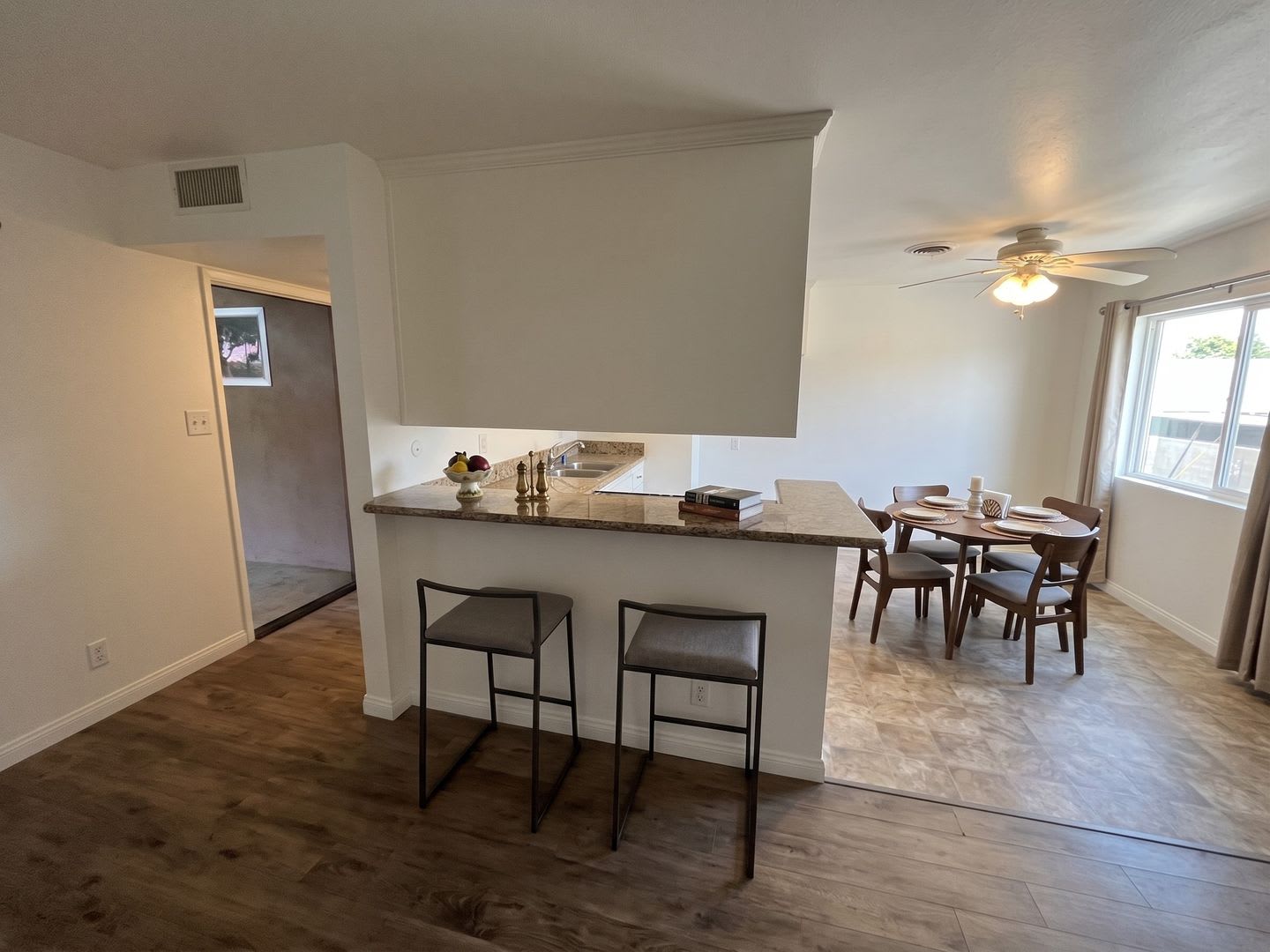 10822 Victory Boulevard – photo 4