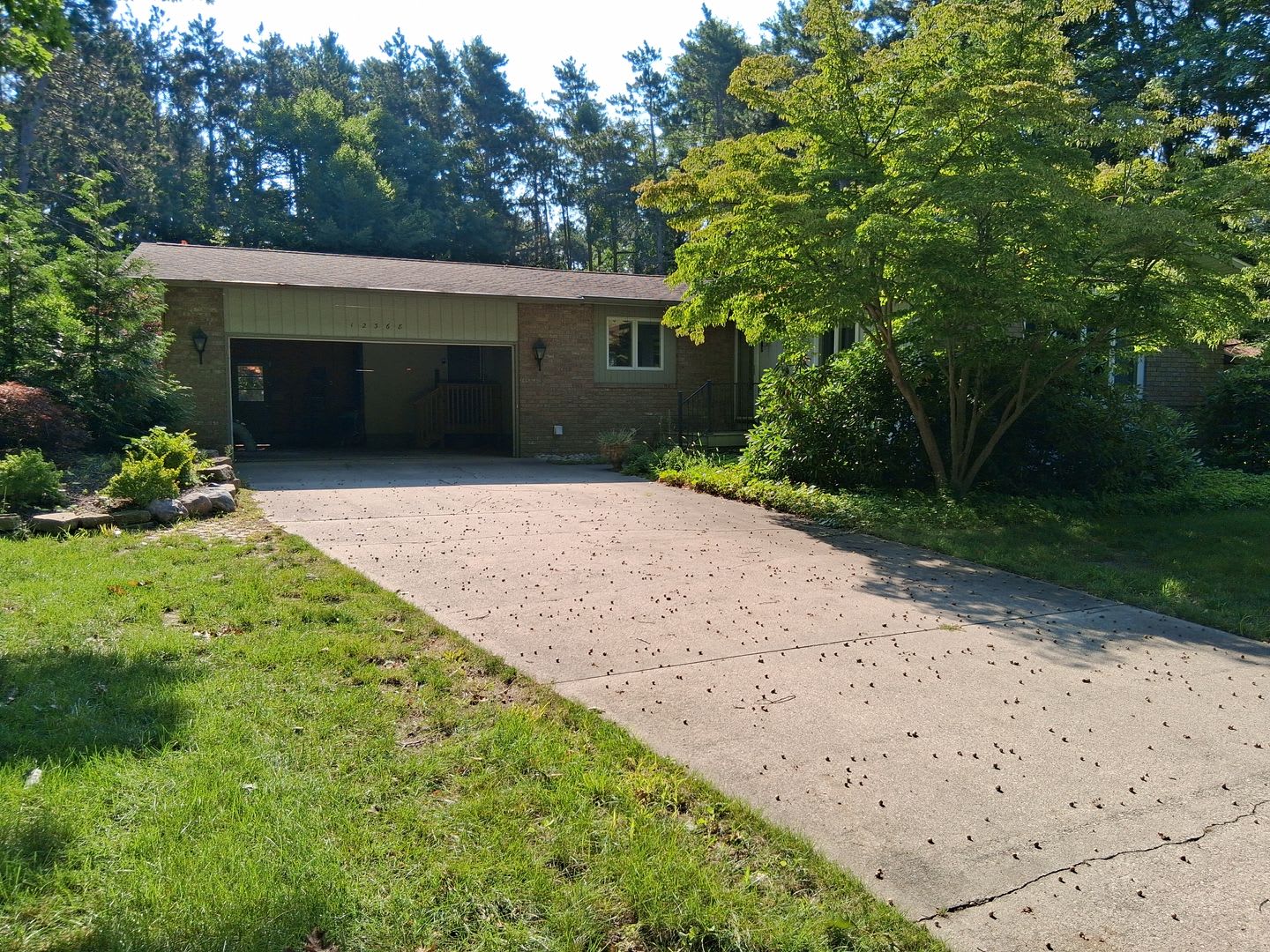 Beautiful 3-Bedroom Home with Pool on Lakeshore Drive – photo 3