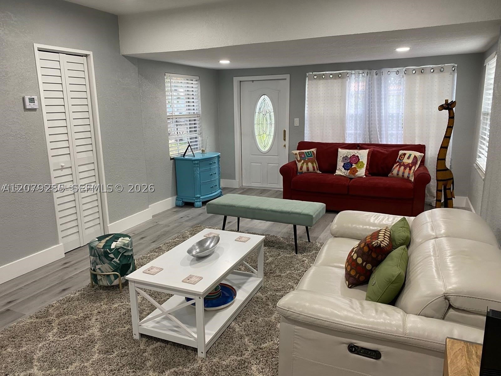 307 SW 15th St – photo 2