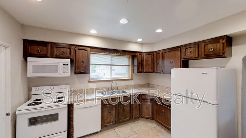 2436-1 East Monument Street – photo 2