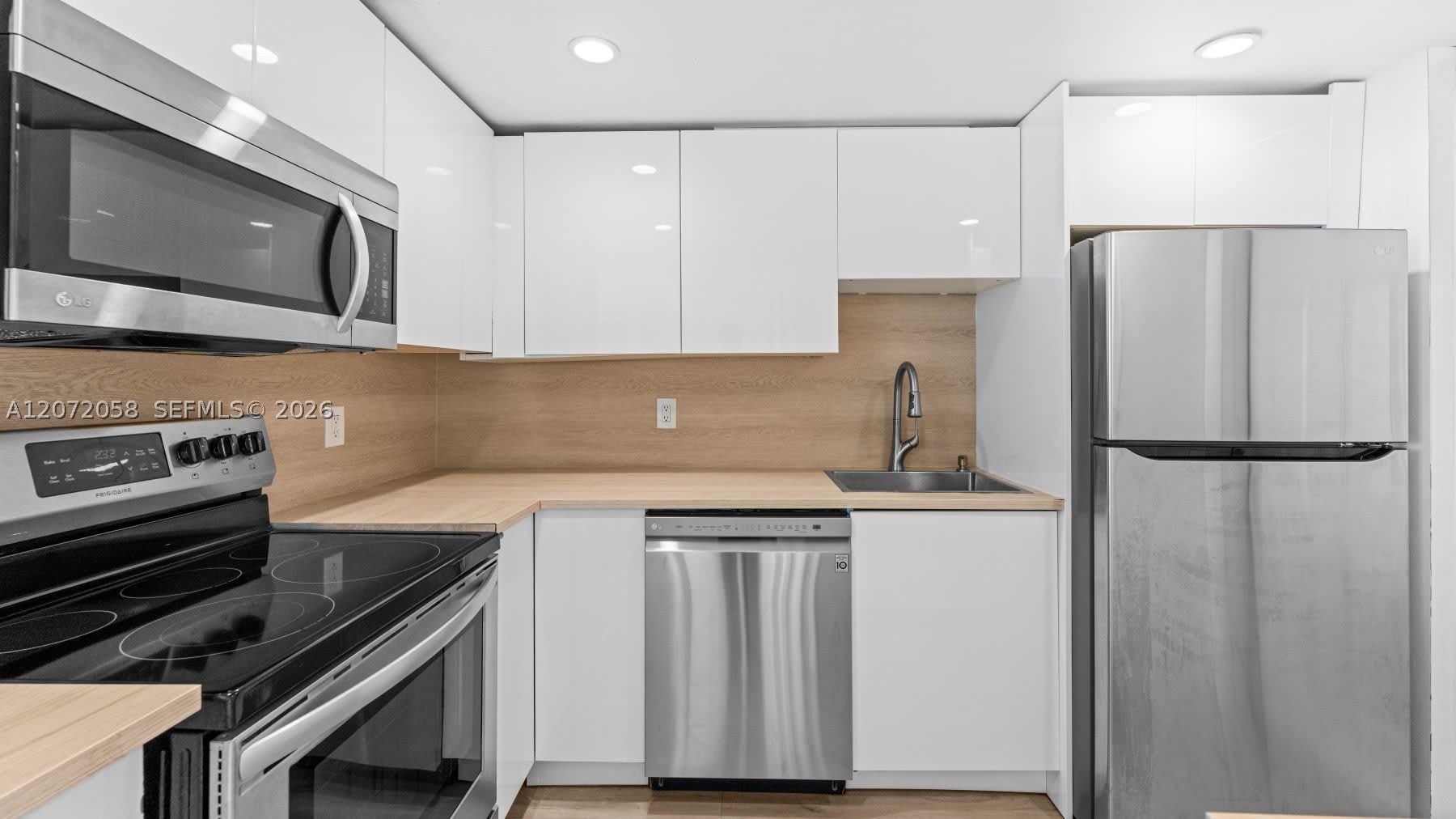1145 Normandy Dr – photo 2