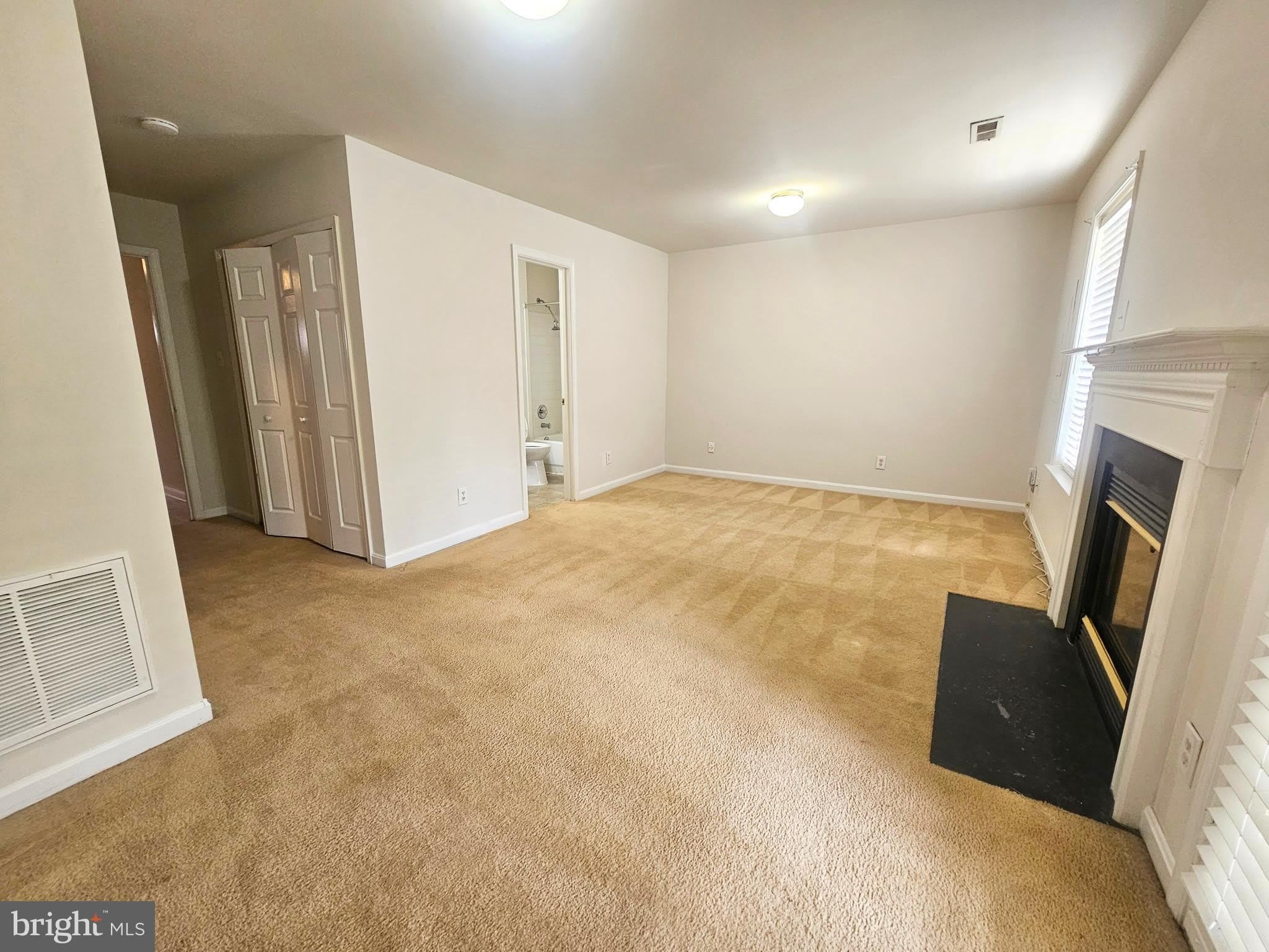 303 DUNDEE Place – photo 3