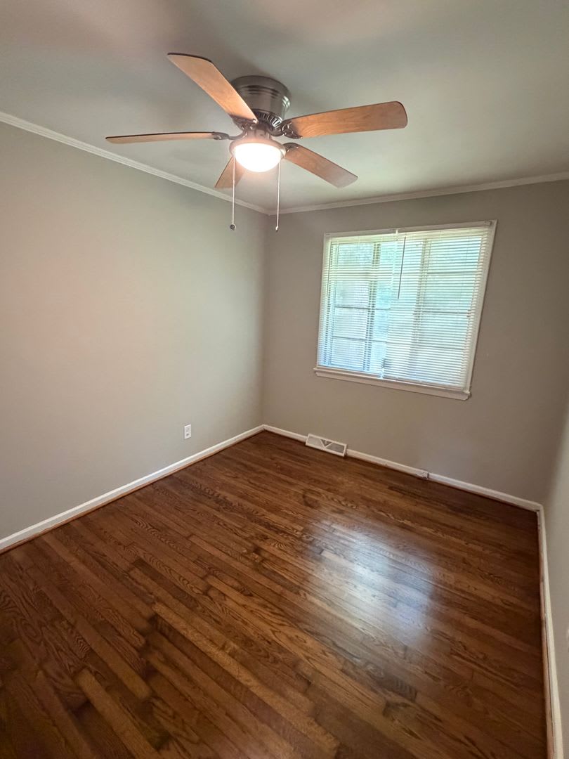 7 minutes away from Bank of America Stadium!! Move in Ready – photo 3