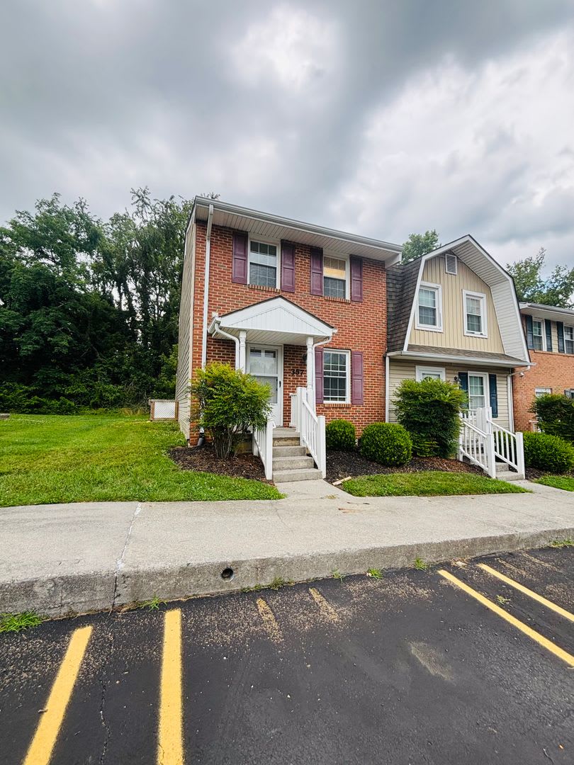 2 Bedroom 1 5 Bath Townhouse – photo 2