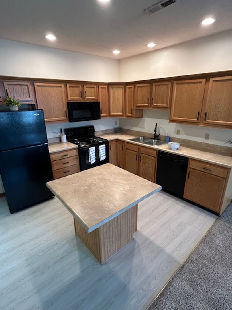 Quiet Neighborhood Troy Oh 2 Bedroom Ranch Condo With Attached Garage – photo 3