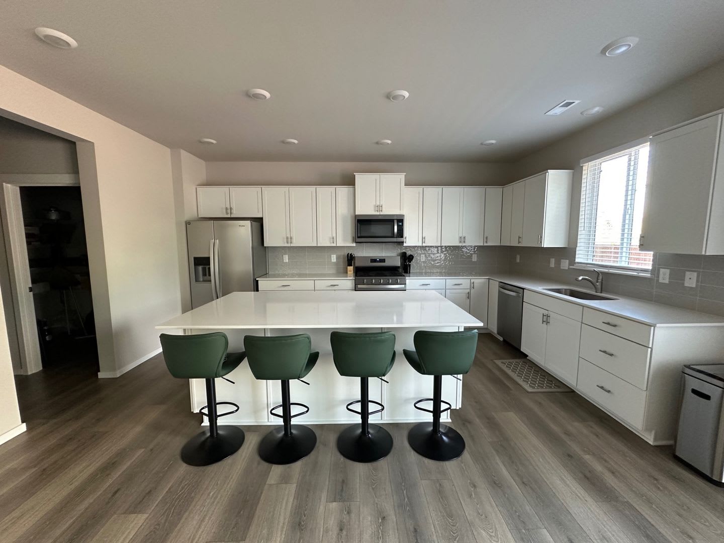 RENTAL! Spacious 6-Bedroom Home Near JBLM – Built in 2025 – photo 3