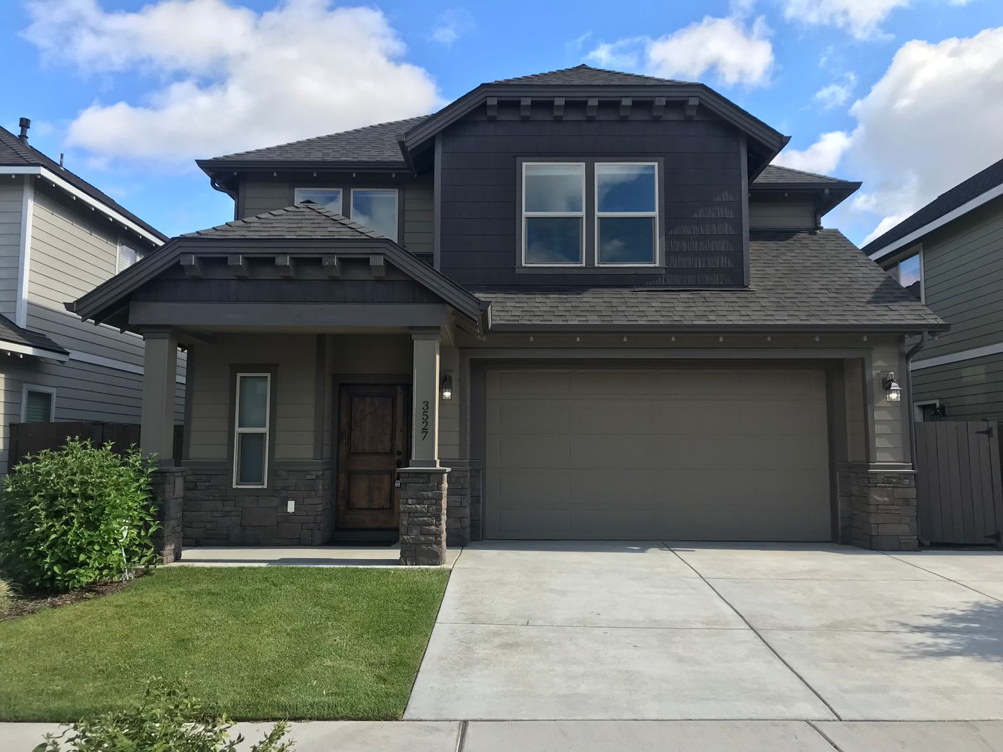 Large 3 Bedroom with Fenced Yard and Community Pool! – photo 1