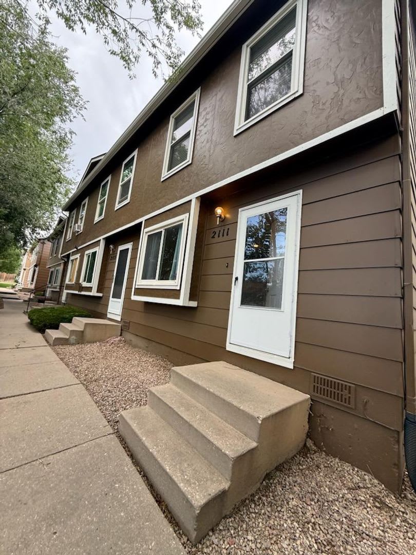 Westside Charmer On Boston Terrace For Rent – photo 3